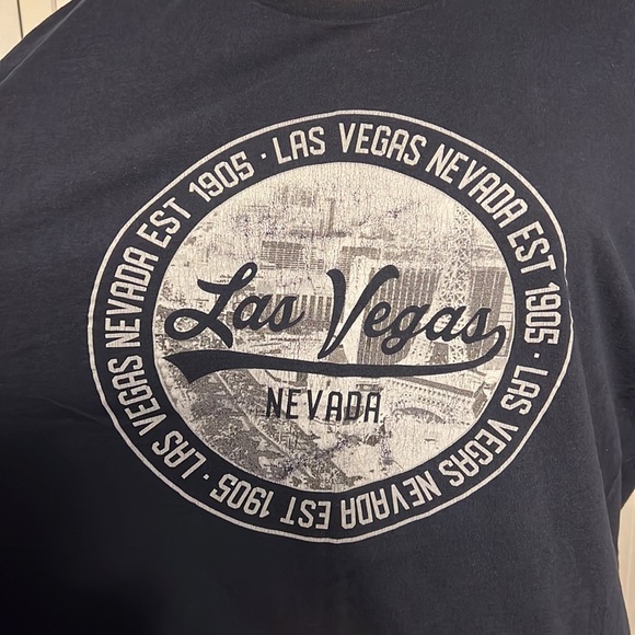 Las Vegas T-Shirt Size XL no holes and a great shirt - Picture 2 of 5